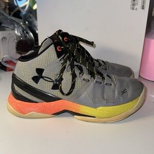 UNDER ARMOR CURRY 2 IRON YOUTH SIZE